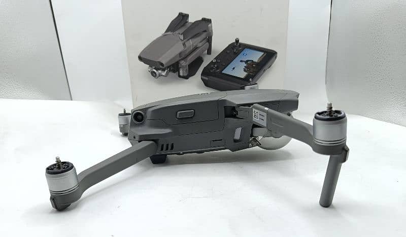 Dji Mavic 2 Zoom with smart controller combo with 2 batteries 9