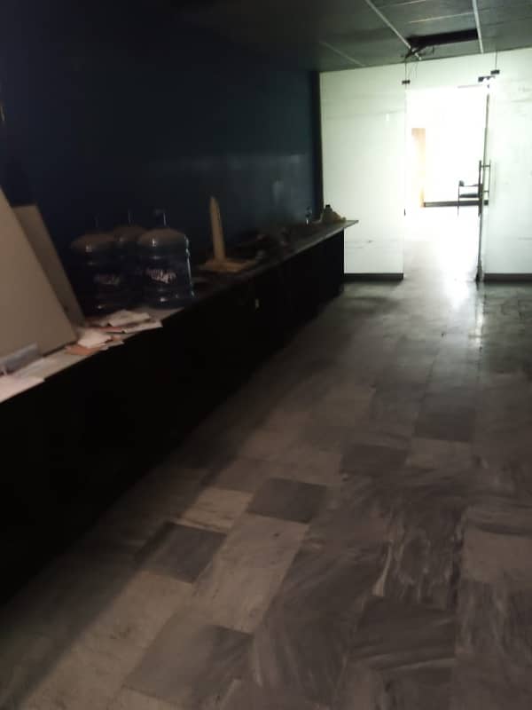 anum empire office for rent 2275sqft in shahar e Faisal. 12