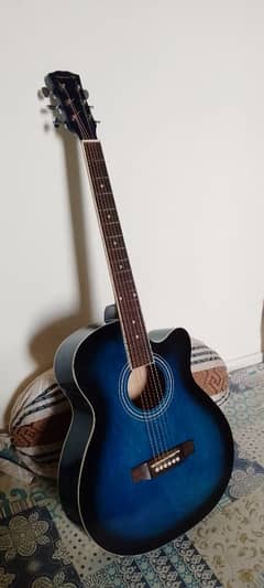 Acoustic guitar Excellent condition and big size