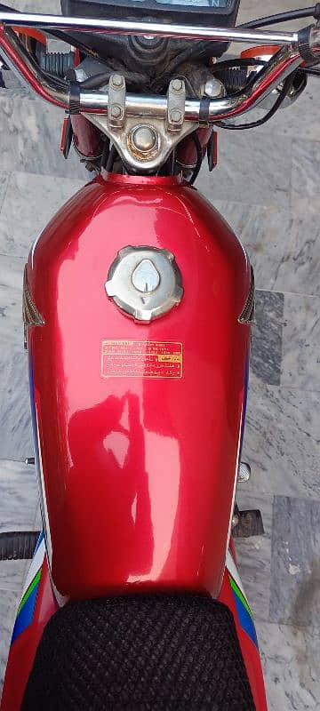 Honda 125 Red Color 1