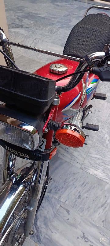 Honda 125 Red Color 0