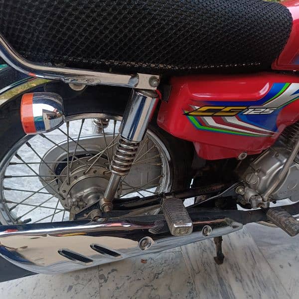 Honda 125 Red Color 7