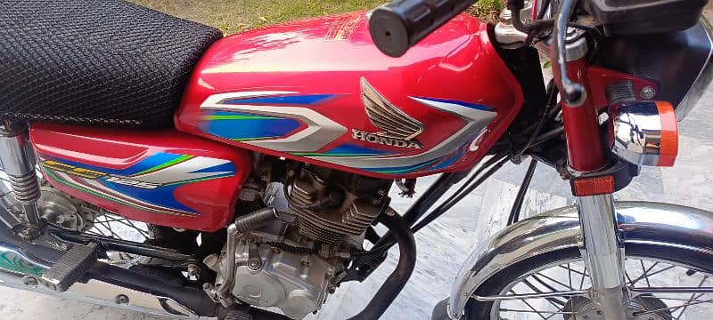 Honda 125 Red Color 11