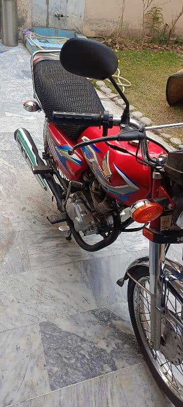 Honda 125 Red Color 12