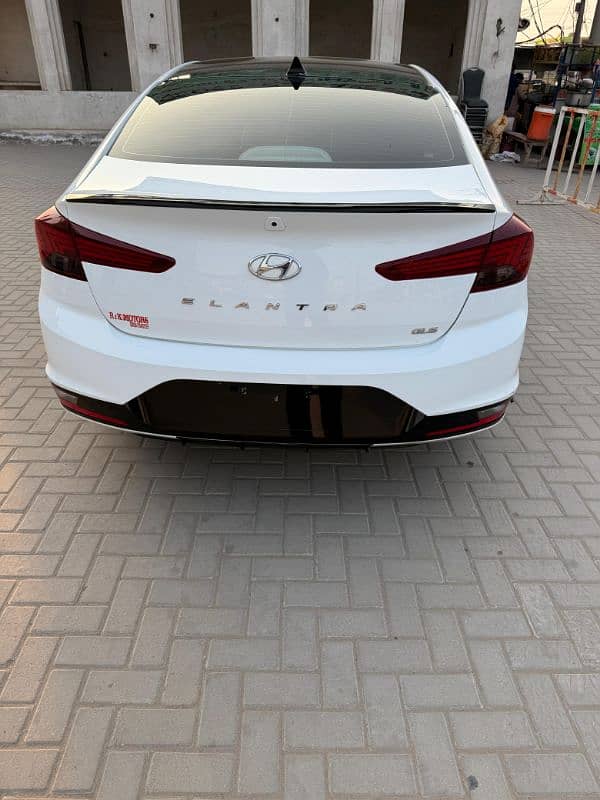 Hyundai Elantra GLS 2024 4