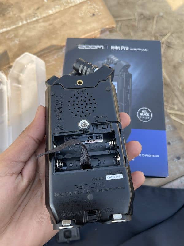 Zoom H4n Pro Mic 5