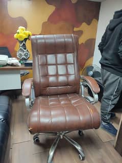 Executive office chair in decent condition