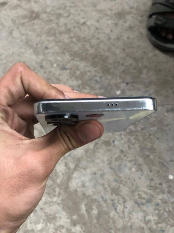 all ok tecno camon 20 16/256 gb exchange possible with iphone 11 or 12 4