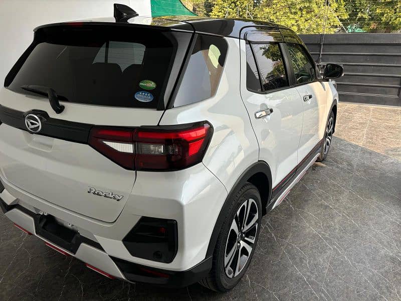 Daihatsu Rocky 2019 3