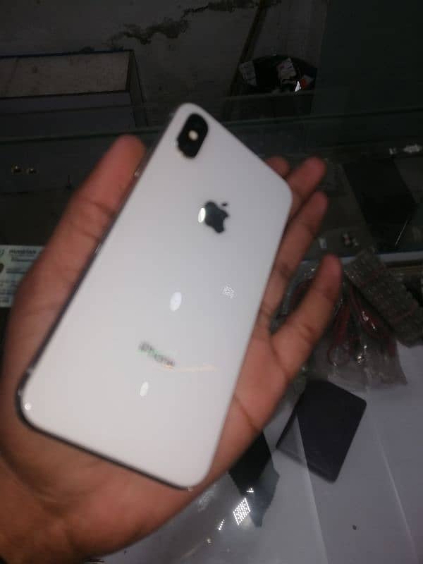 i phone x 64 gb all ok only battery chnge pta approved 4