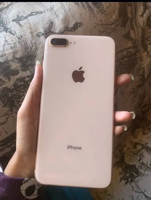 iPhone 8 Plus golden 1