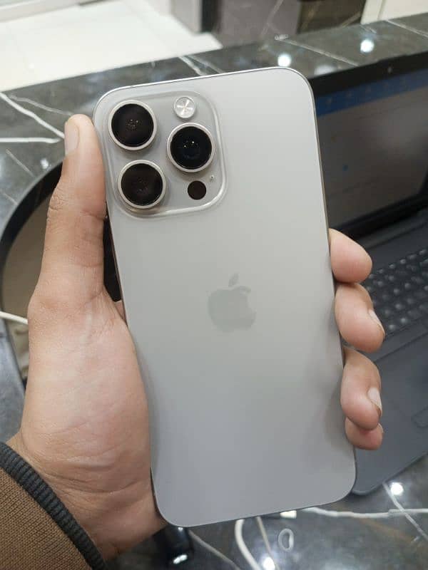 iPhone 15 Pro Max 0