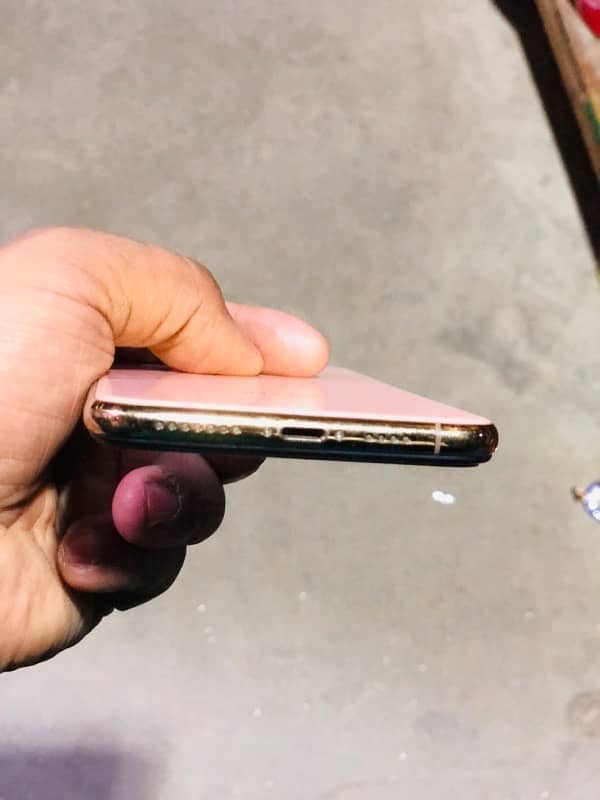 i phone xs max non pta 256 panal change he baki all ok he?03027264040 1