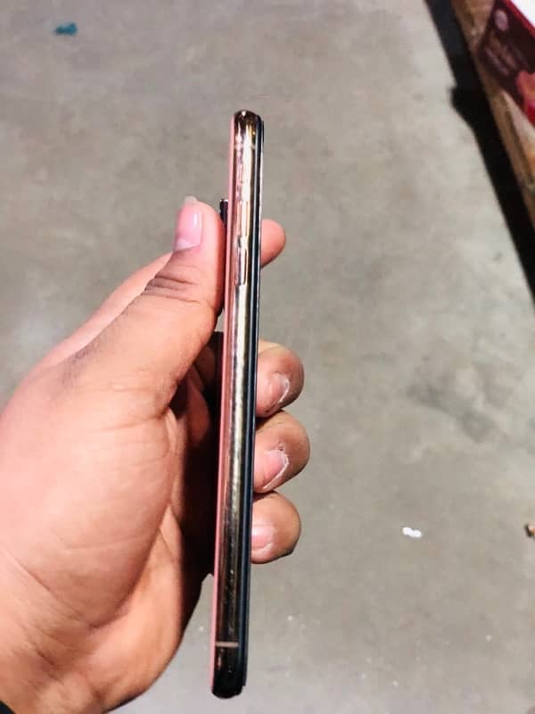 i phone xs max non pta 256 panal change he baki all ok he?03027264040 2