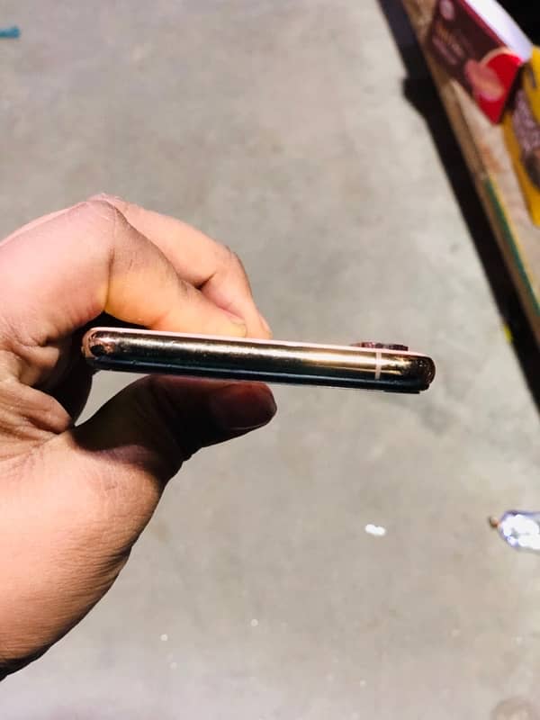 i phone xs max non pta 256 panal change he baki all ok he?03027264040 3