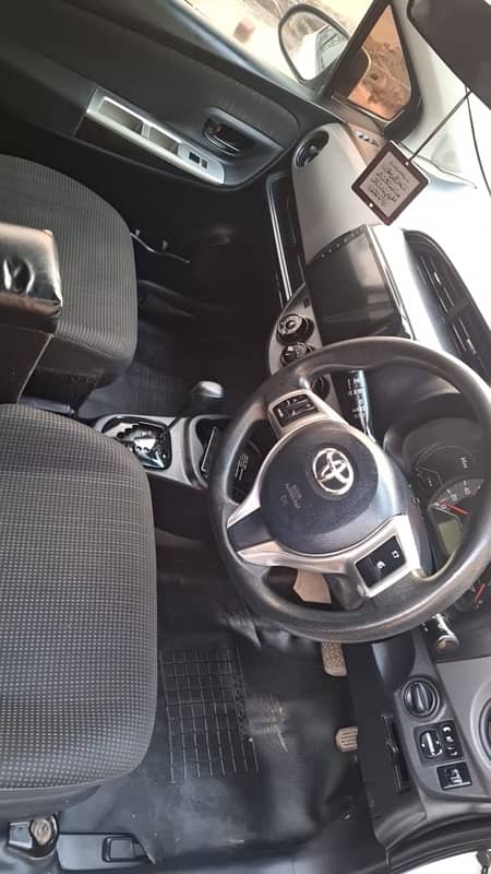 Toyota Vitz 2016 4