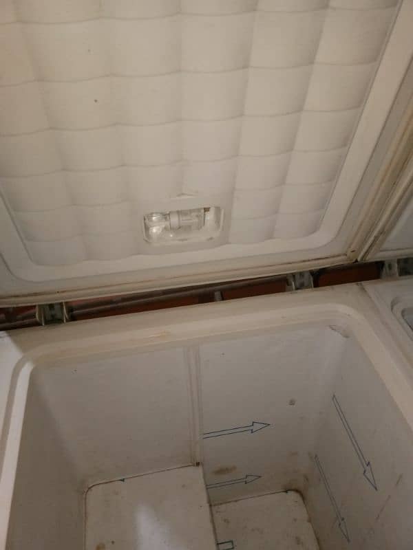 freezer for sell condition good 0