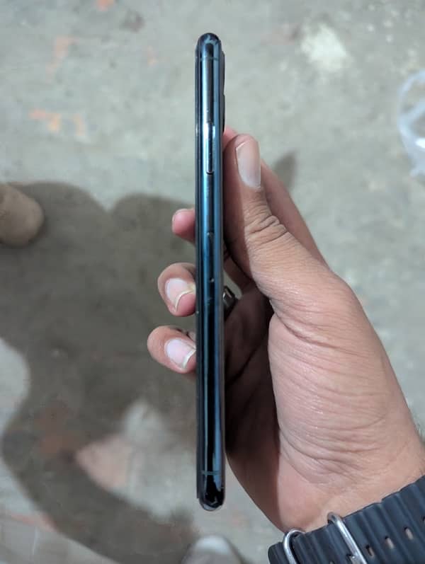 i phone 11 pro max 256 GB dual sim pta proved 3