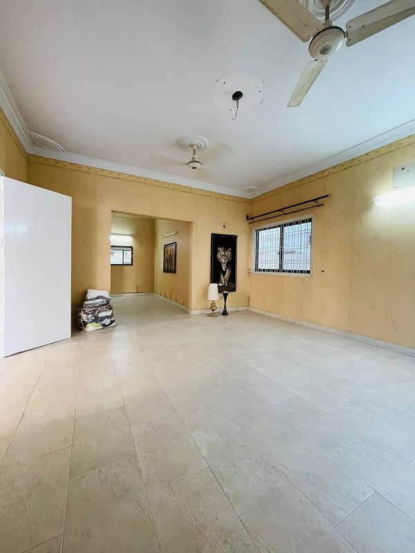 450 SQUARE YARDS SINGLE STORY WITH BASEMENT SILENT COMMERCIAL INDEPENDENT HOUSE FOR RENT IN JAUHAR 4