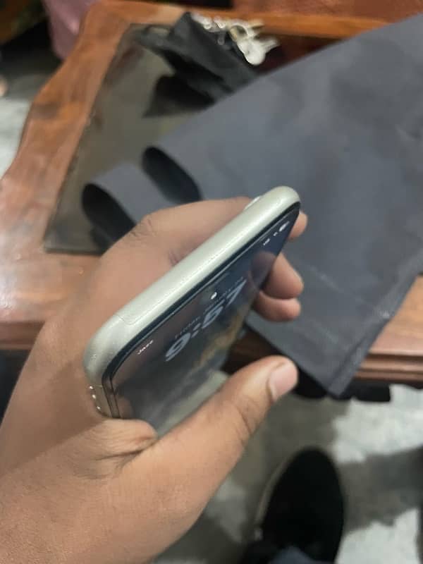 Iphone 11 PTA Approved  128 GB Water pack 6