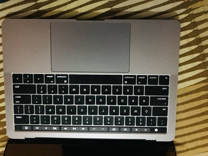 Apple Macbook Pro 2017 Touchbar 13” 1