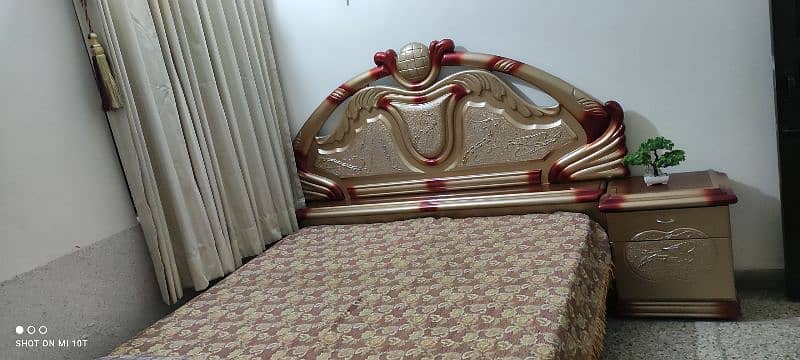 deeko bed with drasing two side tables with spring mattress 0