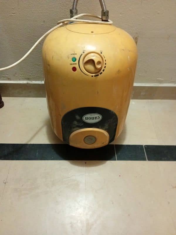 canon geyser in good condition 15 liter Available 0