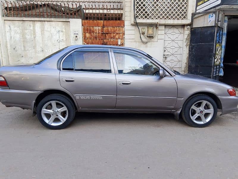 Toyota Corolla XE 2001 4