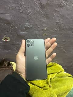 10/10 hai iphone 11pro max 256gb  all ok water proof hai or jv iphone