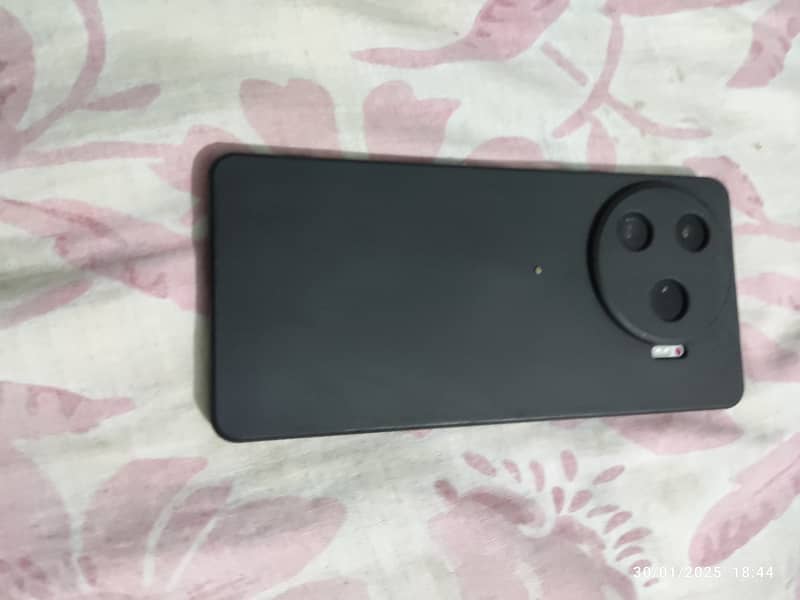 Tecno camon 30 pro 0