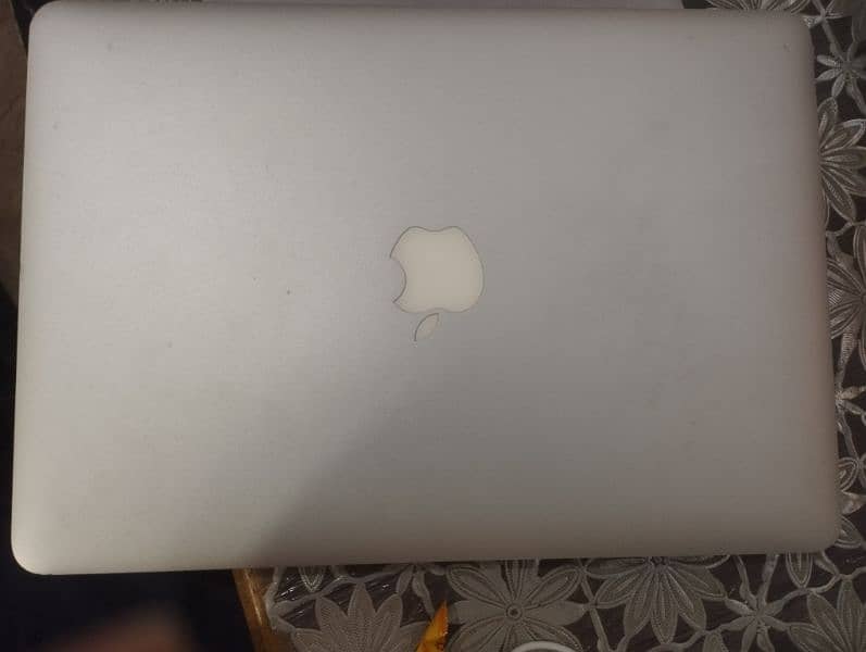 Macbook Air (2017 i5) mint condition 6