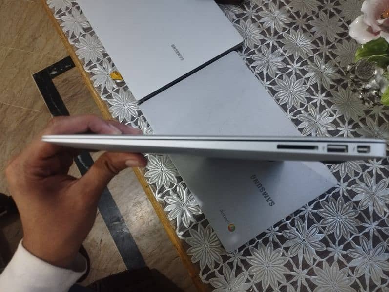 Macbook Air (2017 i5) mint condition 8