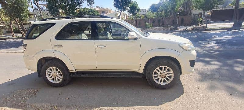 Toyota Fortuner 2014 4