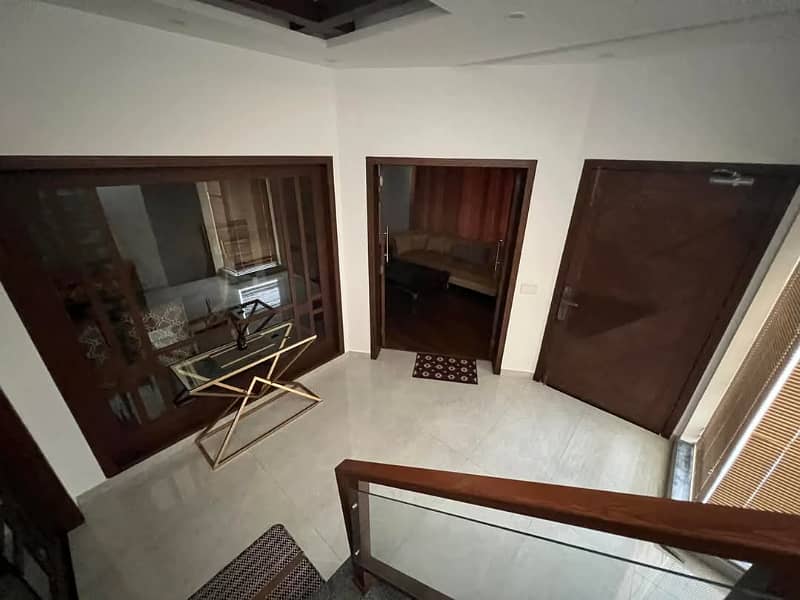 10 Marla Modern Maintained House Fully Furnished 3