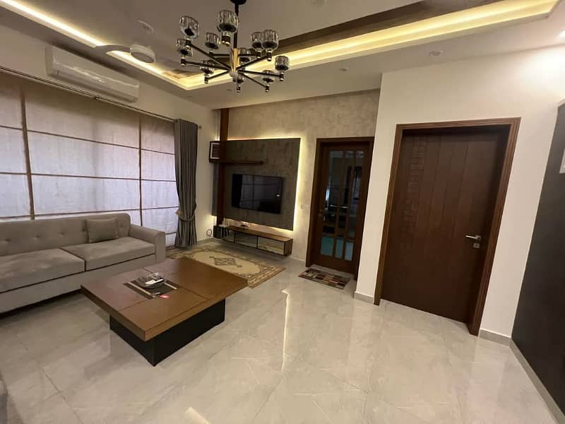 10 Marla Modern Maintained House Fully Furnished 14