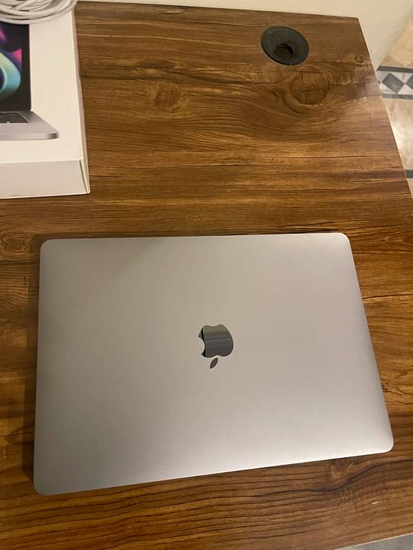 Apple Macbook Pro 13.3’ 256 GB 89% Battery 2