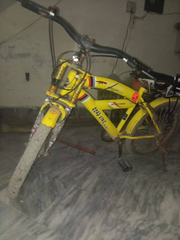 used cycle with light and battery 0