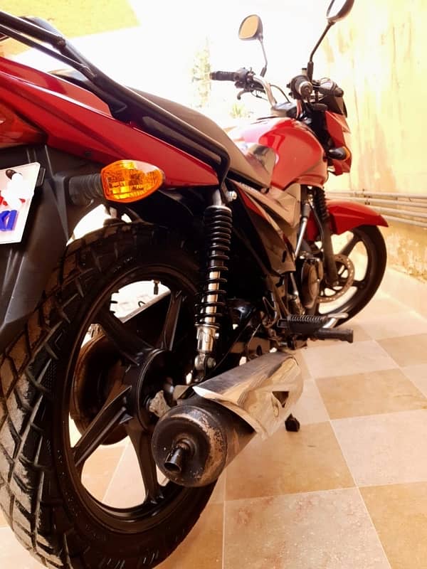 Suzuki GR150 Red 2