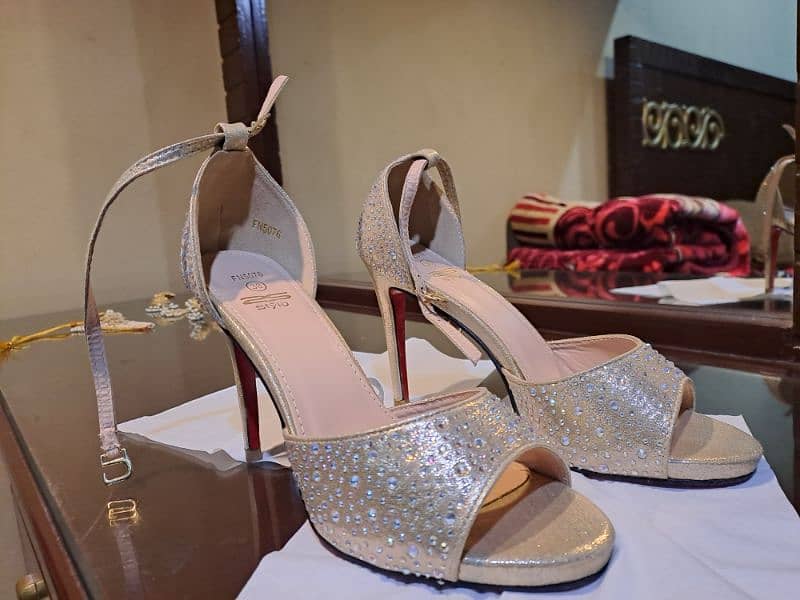 Stylo Bridal Golden Fancy Sandals 38 size 7