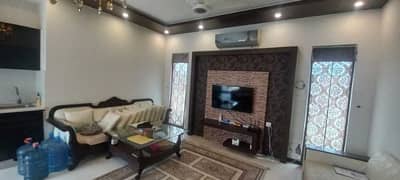 1 KANAL FULLY FURNISHED UPPER PORTION AVALIABLE FOR RENT