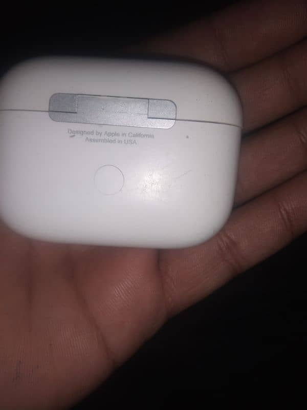 apple airbuds brand new 10/10 sound or base bohat achi 1