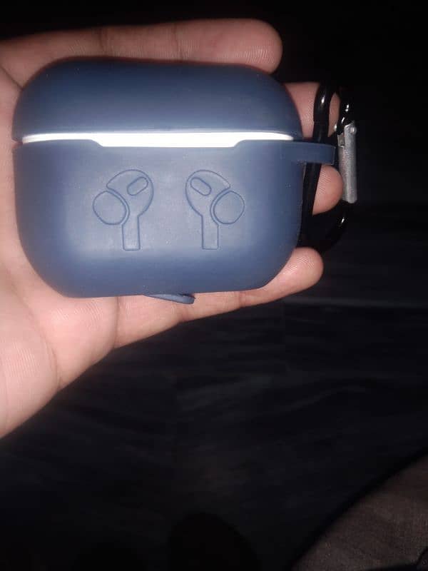 apple airbuds brand new 10/10 sound or base bohat achi 3