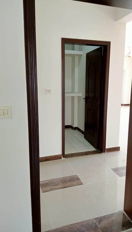 4 Bed Beautiful Apt Available for sale in Askari 11 Sec b Lahore 6