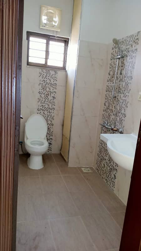 4 Bed Beautiful Apt Available for sale in Askari 11 Sec b Lahore 16