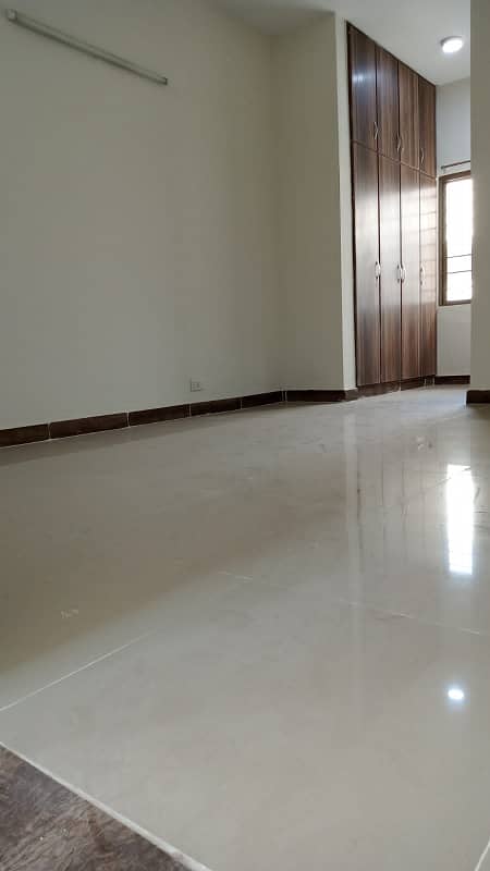 4 Bed Beautiful Apt Available for sale in Askari 11 Sec b Lahore 17