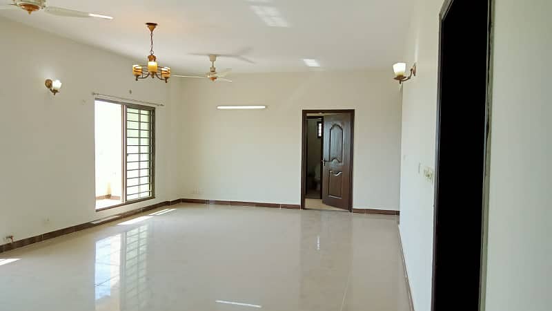 4 Bed Beautiful Apt Available for sale in Askari 11 Sec b Lahore 21