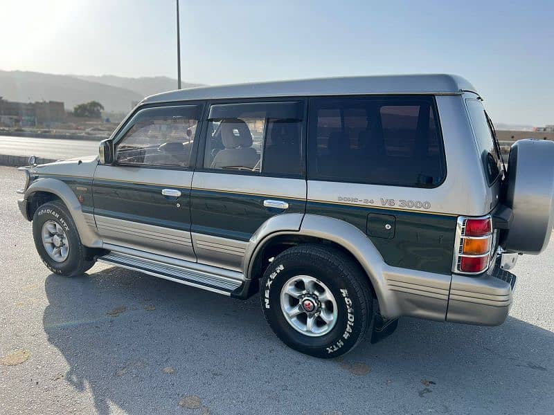 Mitsubishi Pajero 1995 5