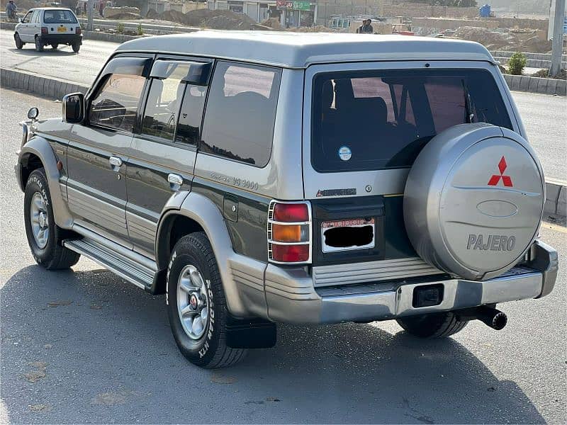 Mitsubishi Pajero 1995 9