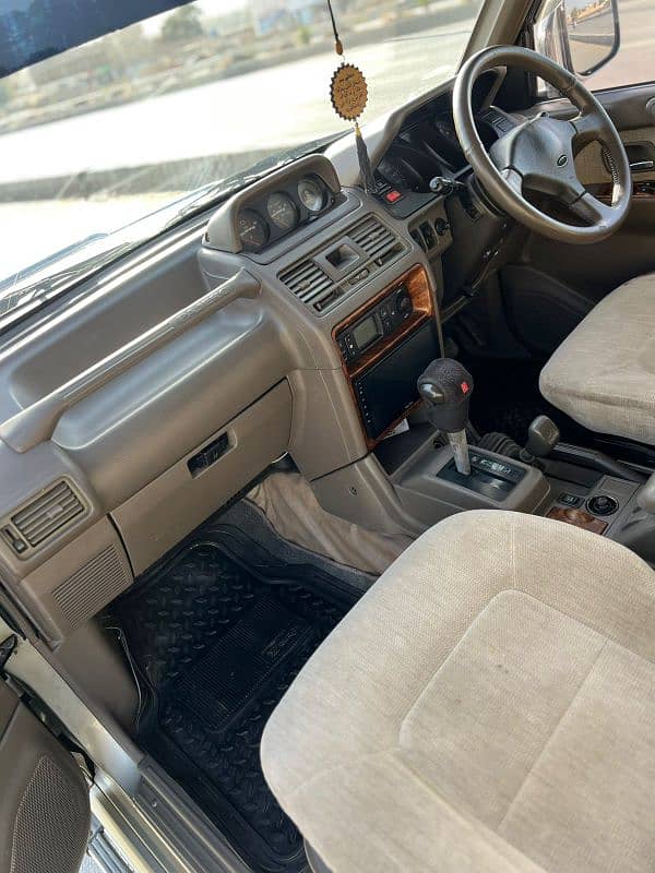 Mitsubishi Pajero 1995 12