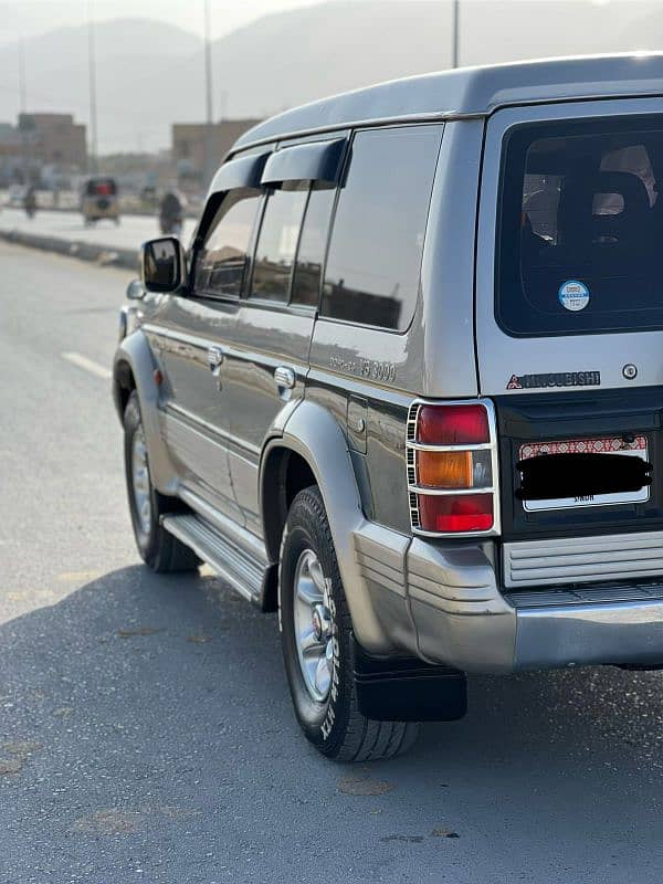 Mitsubishi Pajero 1995 13